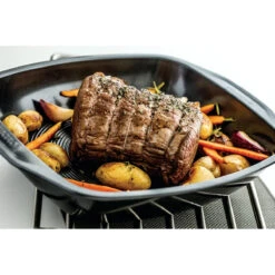 Ultimum Non-Stick Roasting Tin 7 Ultimum Non-Stick Roasting Tin -Circulon CirculonUltimumBakeware LifestyleShot 6